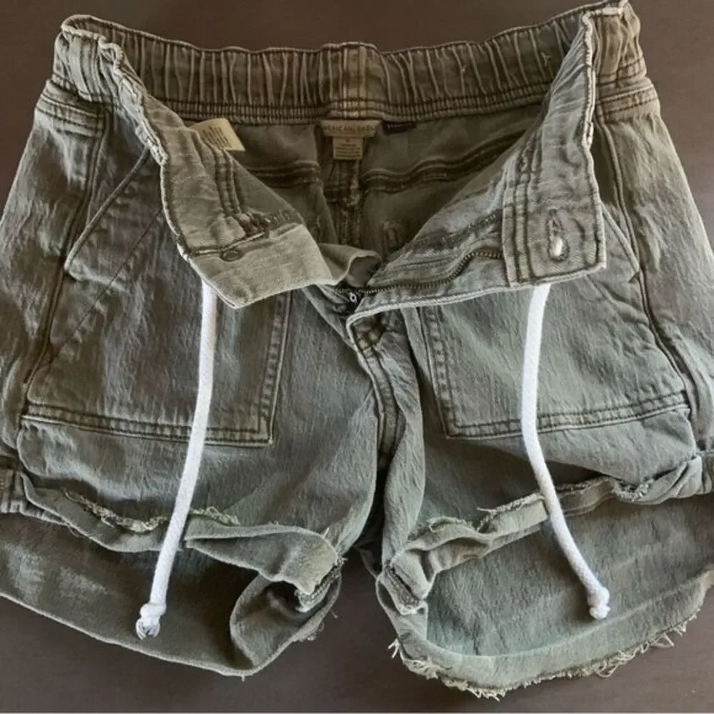 AMERICAN EAGLE‎ Women’s Tomgirl Olive Green Drawstring Cuffed Shorts Size 0 - Picture 9 of 14